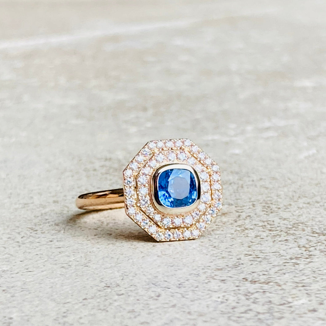 Samos ring with sapphire and diamonds