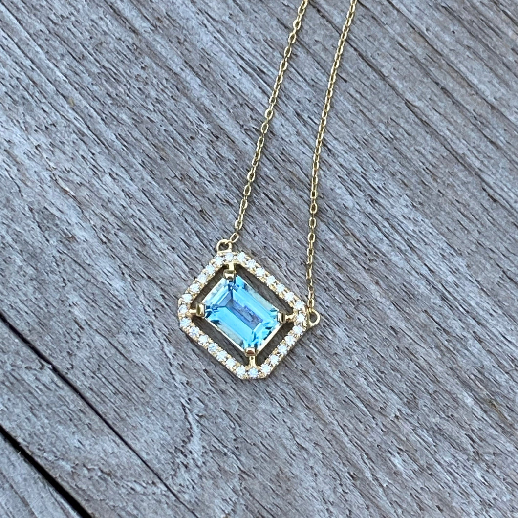 Madagascar necklace with large aquamarine and diamonds